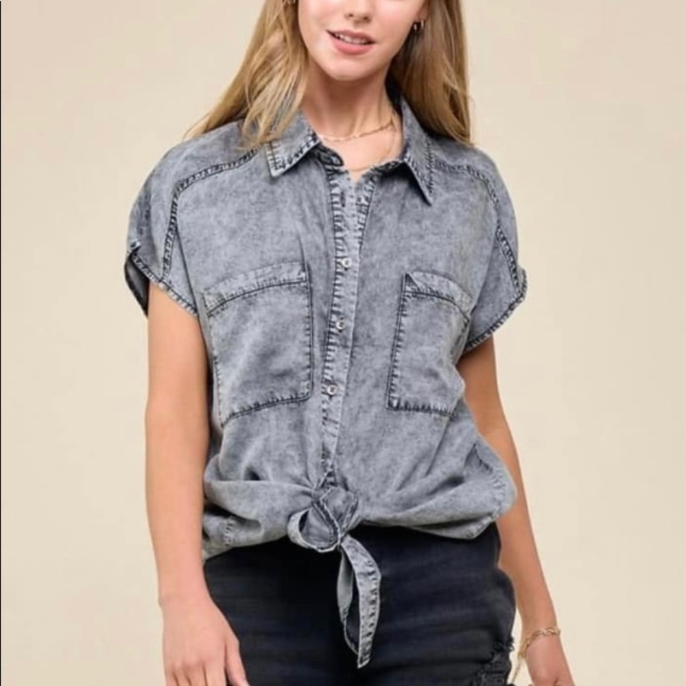 Denim washed short sleeve button up